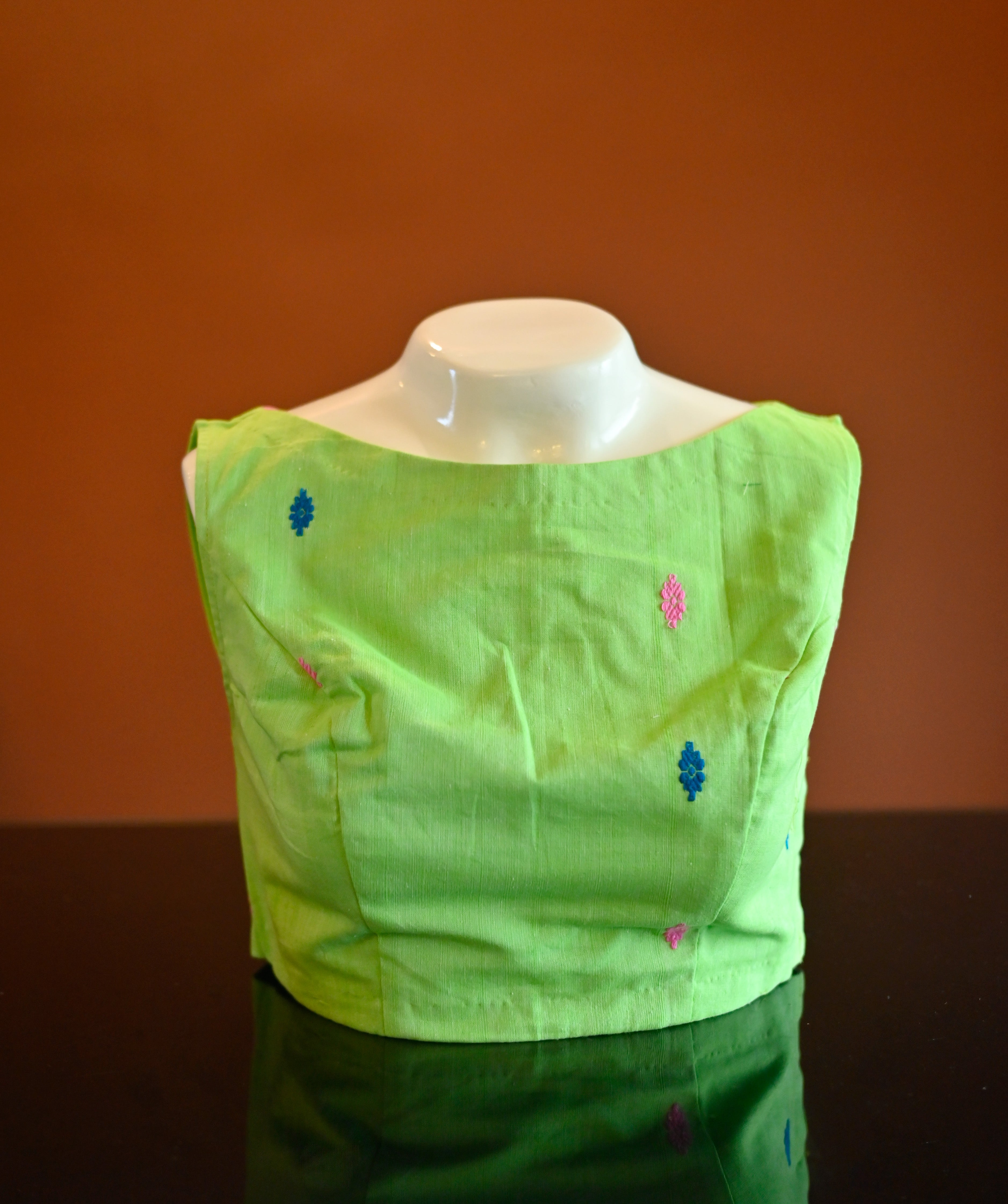 BUTA MOTIF BOAT NECK BLOUSE